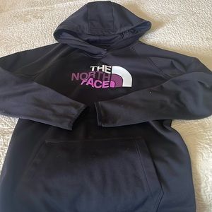 The north face hoodie size M used. Good condition only wear few times.